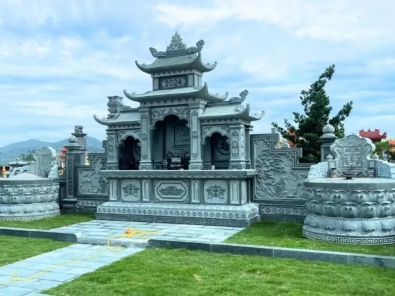 Mẫu khu lăng mộ đá xanh rêu nguyên khối đẹp