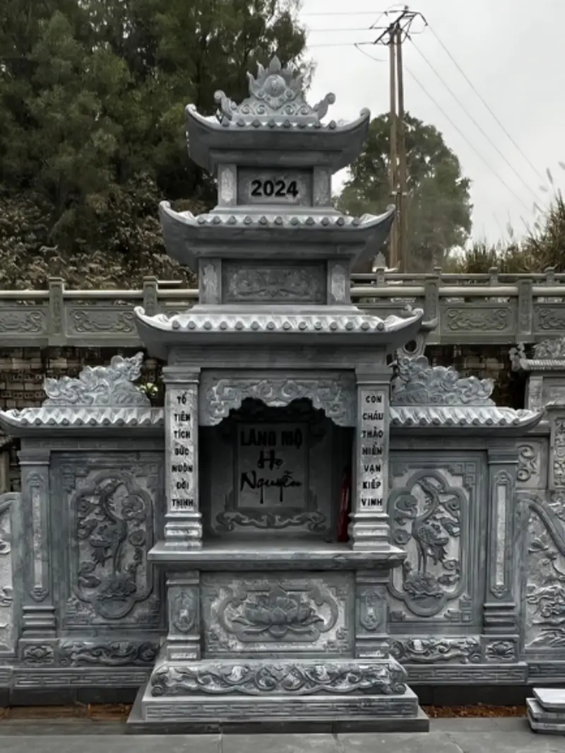 Mẫu lăng mộ đá ba mái đao nguyên khối