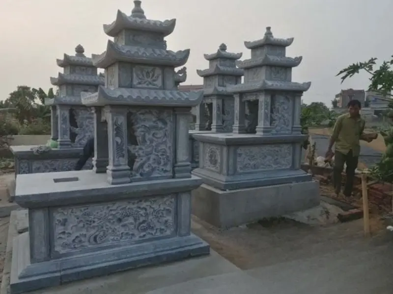 Mẫu lăng mộ đá xanh ba mái nguyên khối