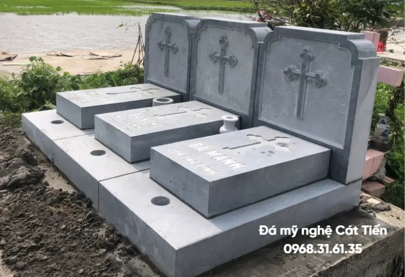 mẫu mộ đá Công giáo