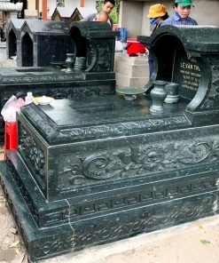 Mẫu mộ đá hoa cương đẹp CT107 màu xanh rêu bóng loáng, được Đá Mỹ Nghệ Cát Tiến thi công tại Hà Nam cũ năm 2023