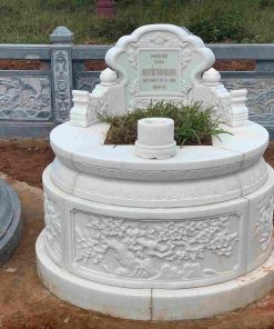Mẫu mộ tròn bằng đá CT56 được Đá Mỹ Nghệ Cát Tiến thi công tại Cà Mau năm 2025.