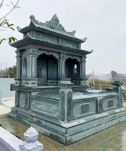 Toàn cảnh mộ đôi đá xanh rêu 2 mái đao CT89