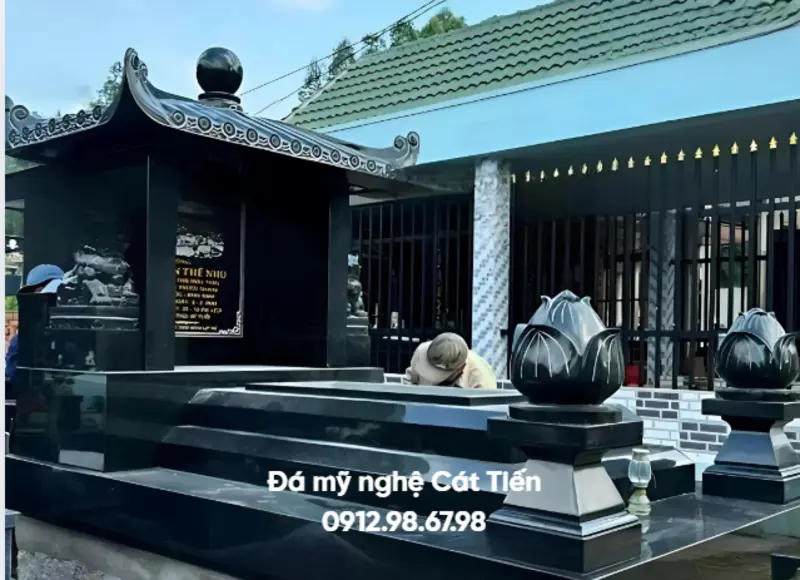 mẫu Granite đen nguyên khối với mái vòm cong