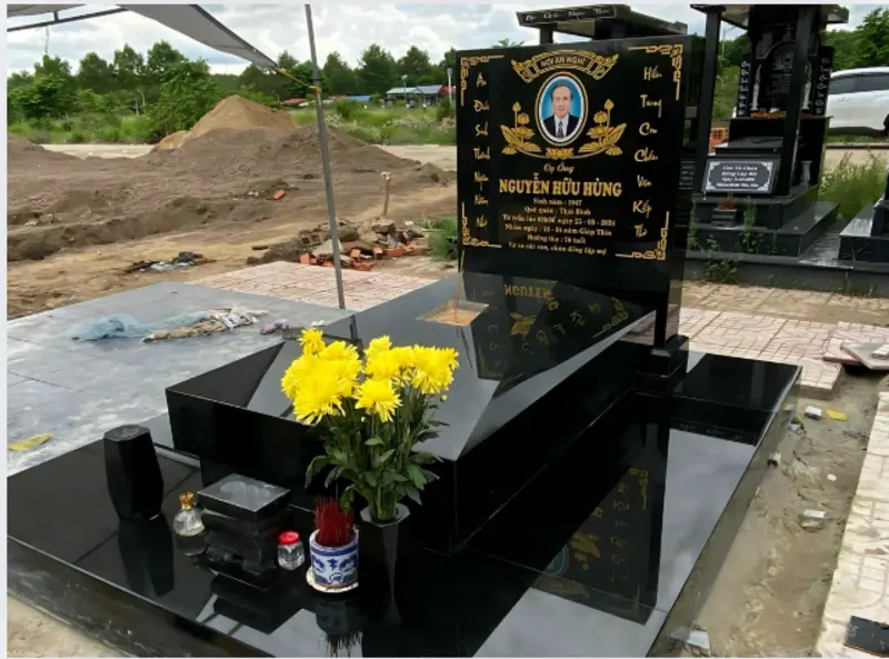 Mẫu mộ đá hoa cương Granite nguyên khối đen bóng