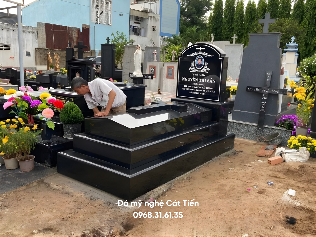 Mẫu xây mộ đá hoa cương đen Kim Sa có giá 25.000.000