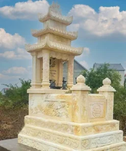 Mẫu mộ đá vàng CT166 có thiết kế tam cấp, có 3 mái đao