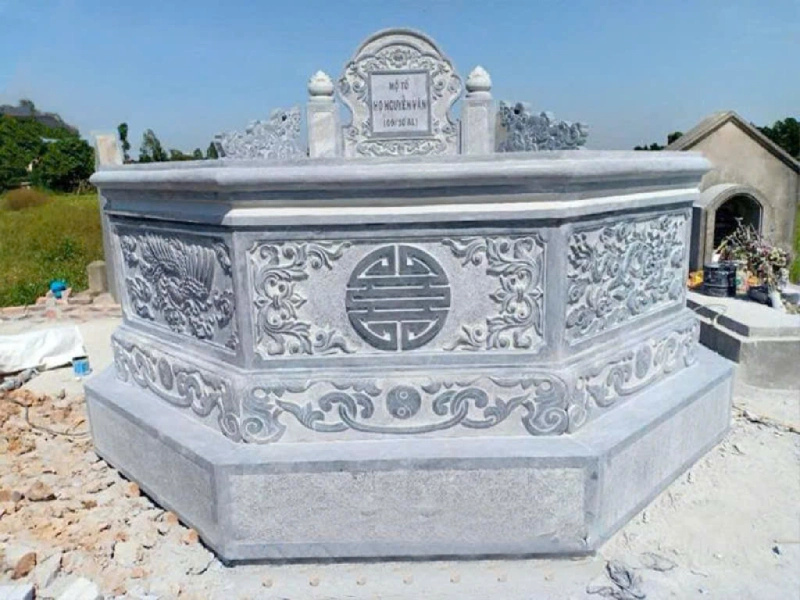Mộ bát giác có hình dáng 8 cạnh cân xứng, mang lại sự yên bình cho phần mộ và vượng khí cho gia đình