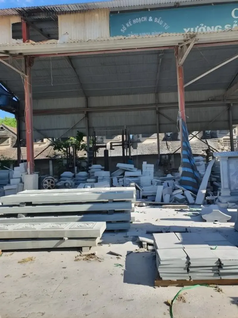 Khu chế tác lăng mộ đá tại xưởng Đá mỹ nghệ Đạt Phong (Nguồn: Internet)