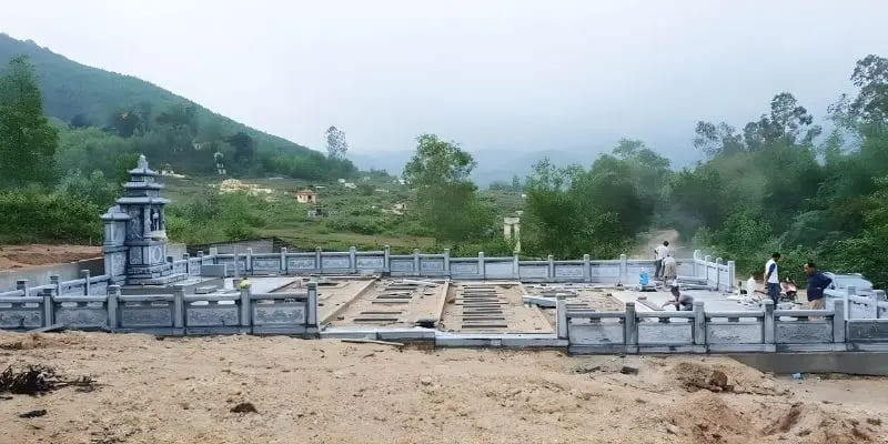 Làng nghề đá Ninh Vân là nơi gìn giữ truyền thống chế tác mộ đá tinh xảo (Nguồn: Internet)