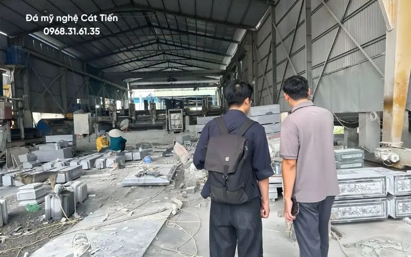Xưởng đá mỹ nghệ Cát Tiến tại Ninh Vân là nơi chế tác lăng mộ đá tinh xảo, bền đẹp