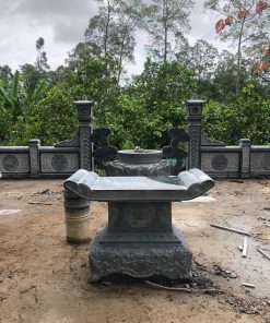 Mẫu cổng lăng mộ hai trụ đèn đá kết hợp đồ thờ - MC17