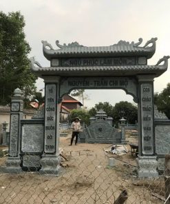 Mẫu cổng lăng mộ có mái che chạm câu đối - MC21