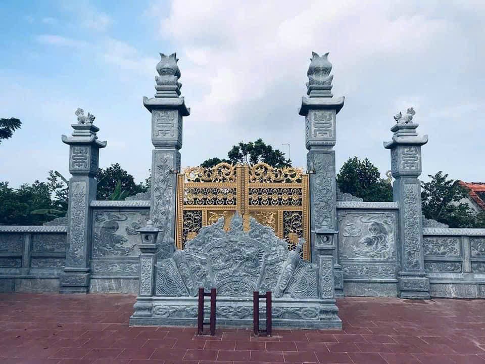 Mẫu cổng lăng mộ tứ trụ kết hợp cửa nhôm đúc - MC30