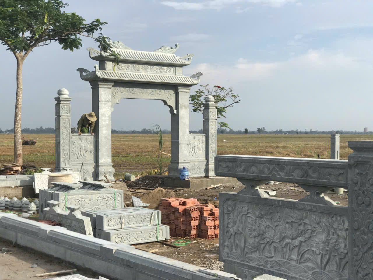 Mẫu cổng lăng mộ tam quan có mái che - MC31