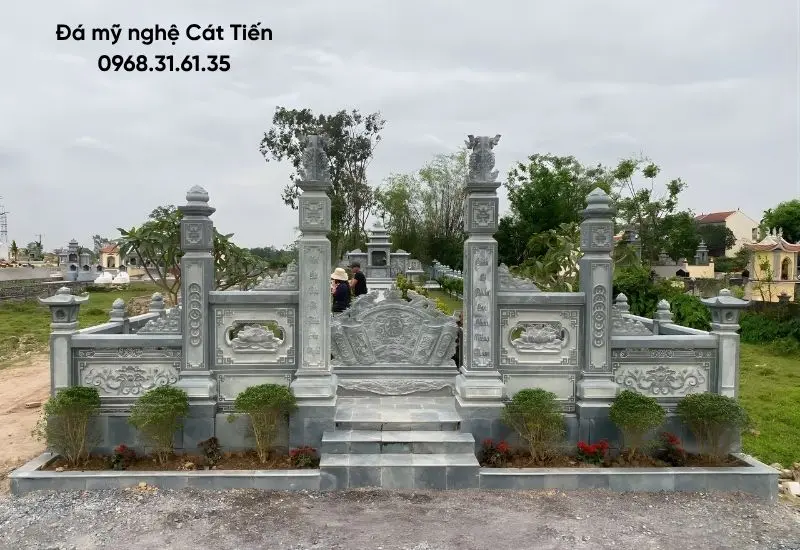 Mẫu khu lăng mộ đá với hoa văn tinh xảo, bề thế