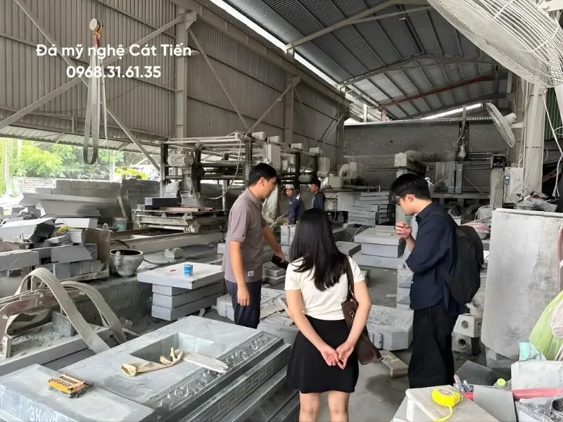 Xưởng Đá mỹ nghệ Cát Tiến tại Ninh Vân là nơi tiếp nối truyền thống điêu khắc đá lâu đời của làng nghề