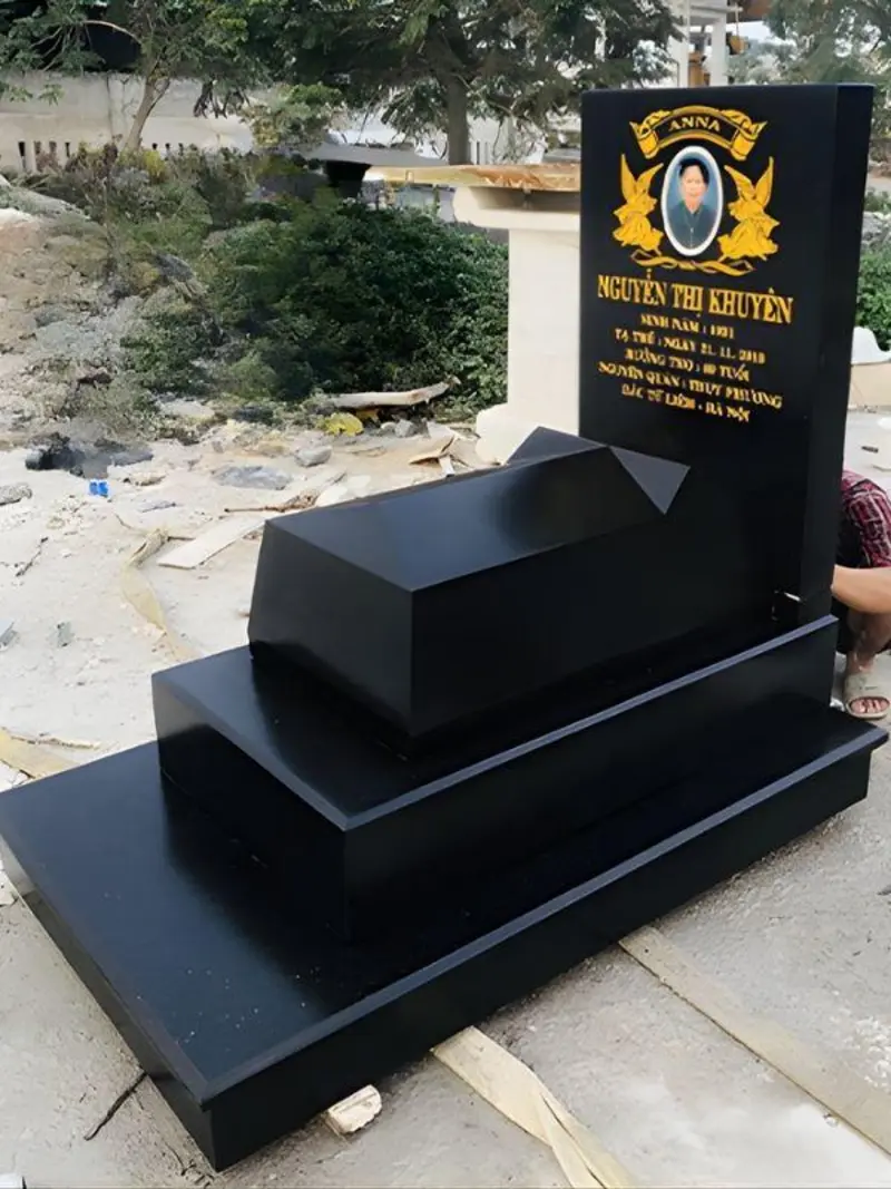 Sơn mộ màu đen mang ý nghĩa về sự ổn định, bền vững và trường tồn theo thời gian (Nguồn: Internet)