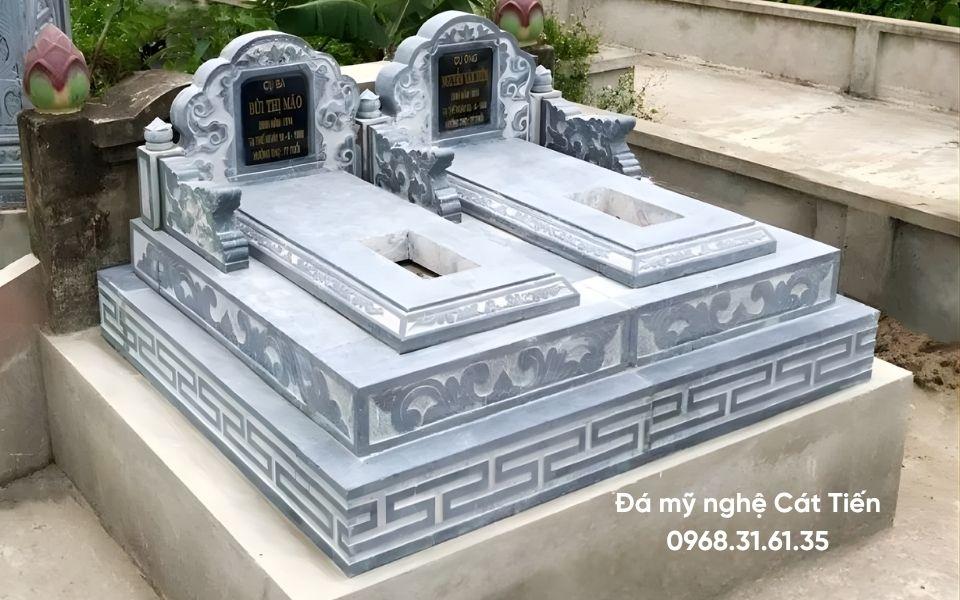 Mẫu mộ đôi đá đôi xanh sáng tự nhiên không mái đơn giản giá 25 triệu.