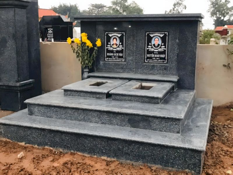 Mộ đôi xây gạch bằng đá hoa cương (Nguồn: Internet)