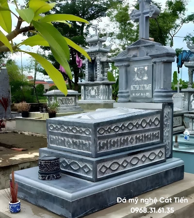 Mẫu mộ công giáo đá xanh đen họa tiết hình học kích thước 147cm x 117cm giá 30.000.000 VND