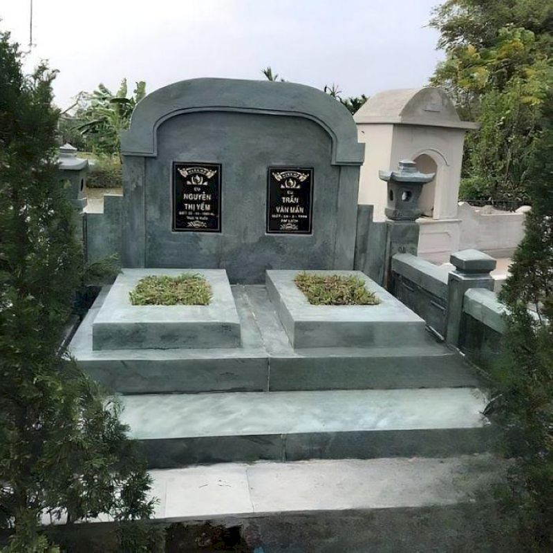 Mẫu mộ đá đôi màu xanh phù hợp với người mệnh Mộc (Nguồn: Internet)