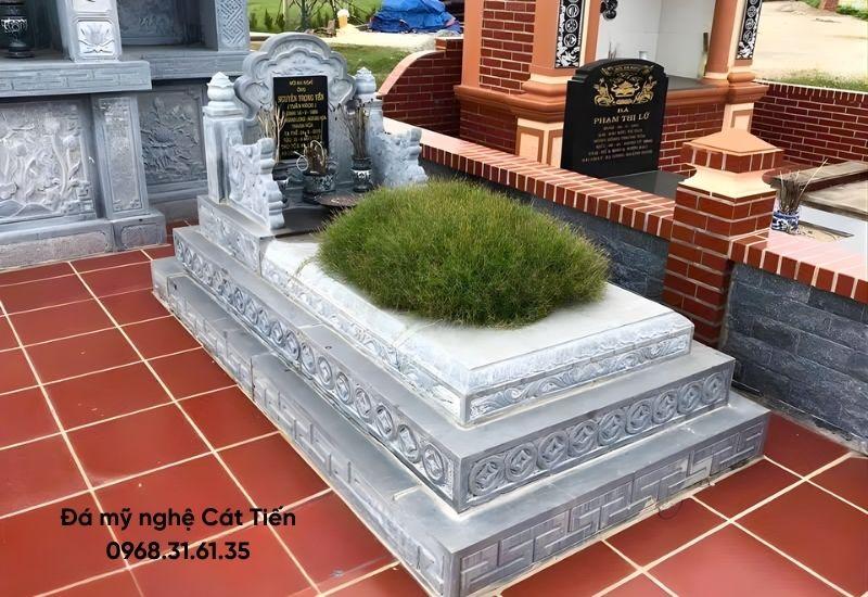Mẫu mộ đá đơn xanh hoa văn đồng tiền đơn giản kích thước  60cm x 81cm giá 10,5 triệu.