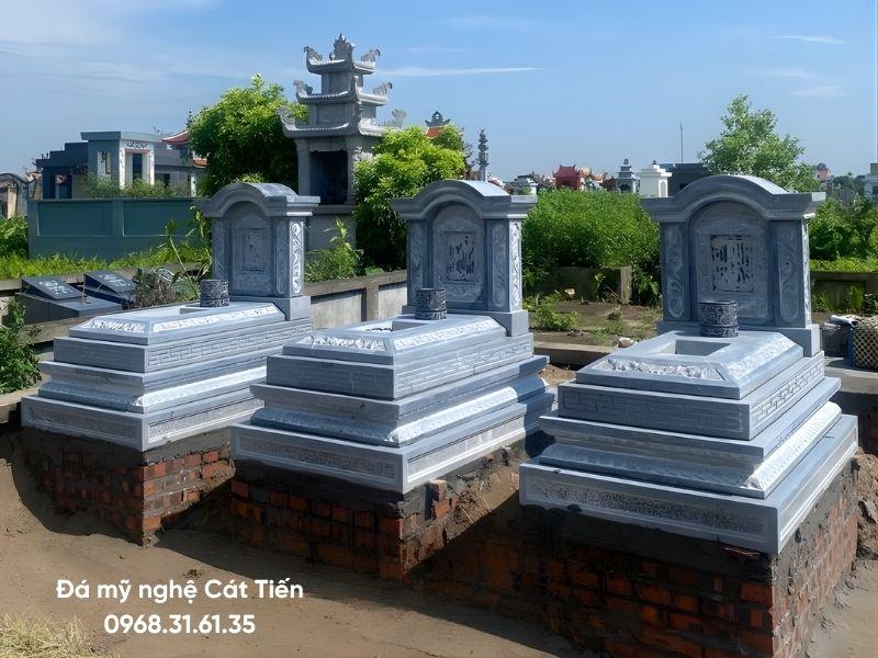 Mẫu mộ đá đơn xanh đen cấp họa tiết đơn giản kích thước 60cm x 81cm giá 9 triệu.
