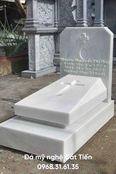 Lựa chọn mộ đá giá rẻ vẫn cần đảm bảo bền đẹp và gia công tinh xảo.
