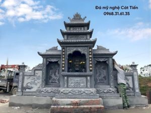 Mẫu lăng mộ đá xanh rêu 3 mái hoa văn rồng phượng giá 100 triệu.