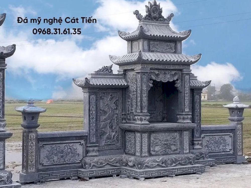Mẫu lăng mộ đá 2 mái nguyên khối hoa sen rồng phượng đá xanh được khai thác từ Ninh Bình giá 120 triệu.
