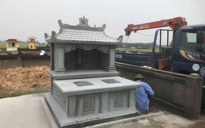 Mộ đôi xây gạch dùng gạch đặc, xi măng với chi phí hợp lý, phù hợp nhiều gia đình tiết kiệm ngân sách (Nguồn: Internet)
