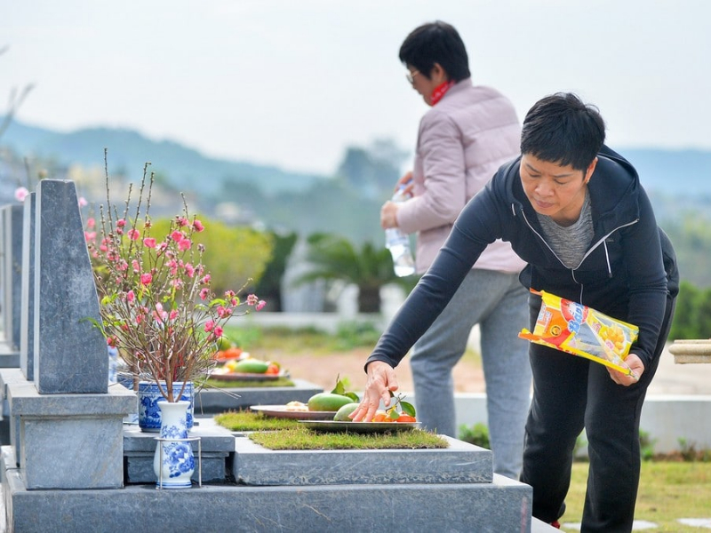 Gia chủ cần chuẩn bị lễ vật đầy đủ, chọn ngày phù hợp và thực hiện nghi lễ với thái độ thành tâm, trang nghiêm. 