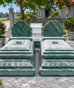 mộ đá xanh rêu